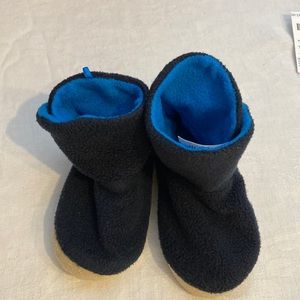 OLD NAVY Bootie slippers 9m